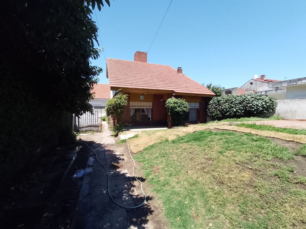 CHALET 5 AMBIENTES TODOS LOS SERVICIOS - PH