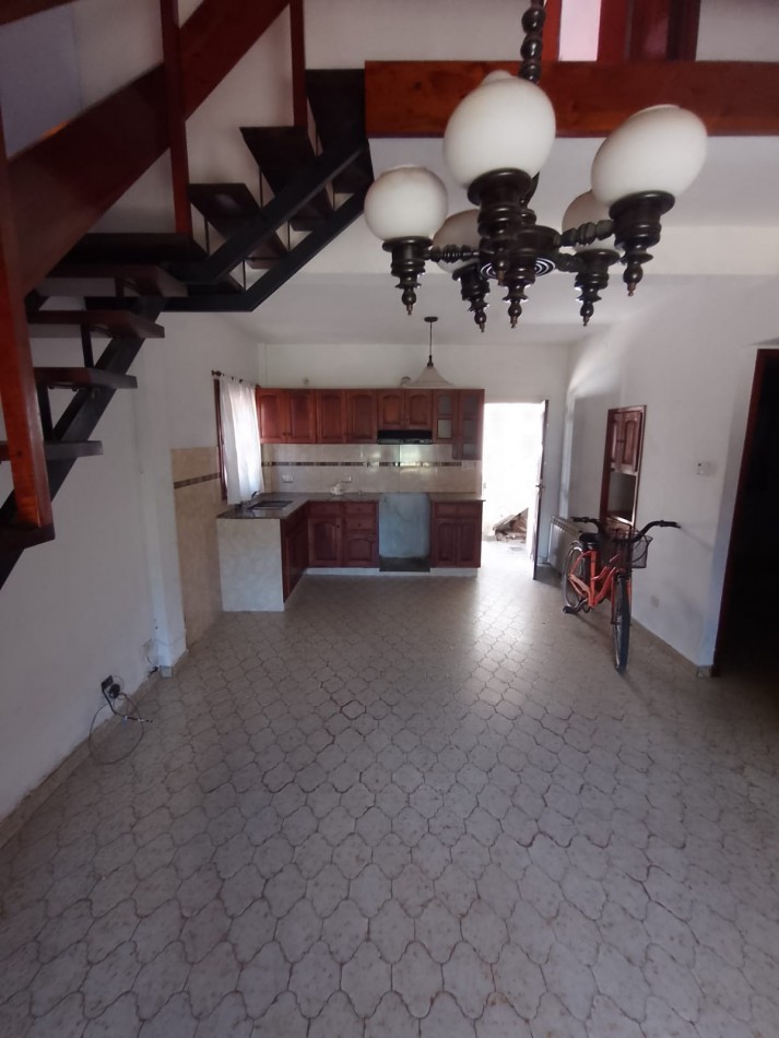 CHALET 5 AMBIENTES TODOS LOS SERVICIOS - PH