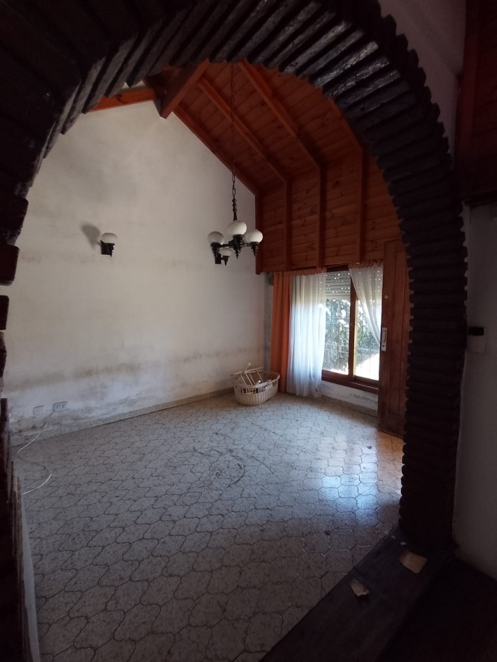 CHALET 5 AMBIENTES TODOS LOS SERVICIOS - PH