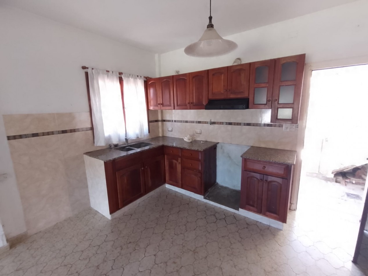 CHALET 5 AMBIENTES TODOS LOS SERVICIOS - PH