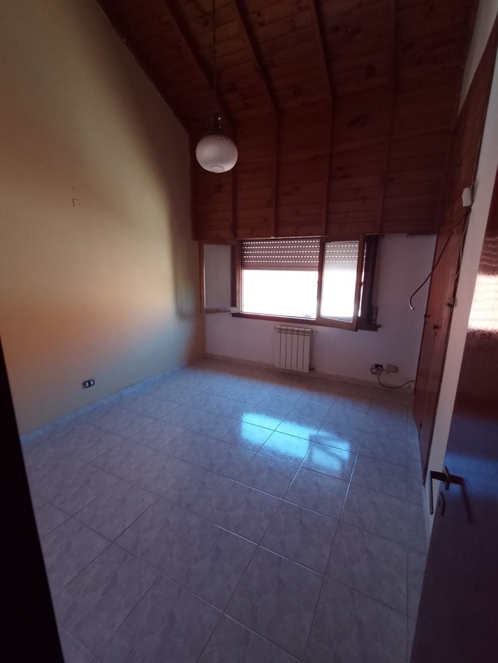 CHALET 5 AMBIENTES TODOS LOS SERVICIOS - PH