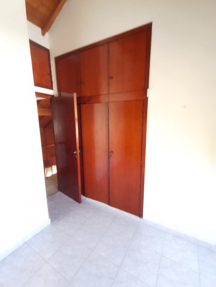 CHALET 5 AMBIENTES TODOS LOS SERVICIOS - PH