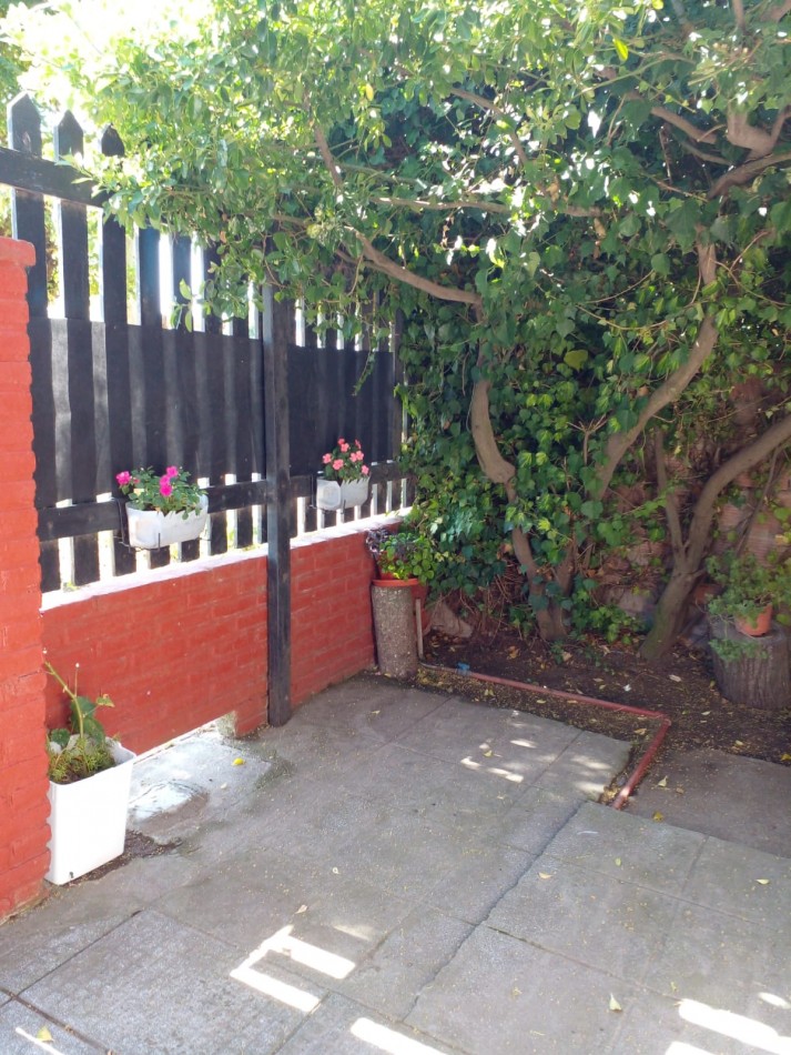 EN CONJUNTO!! CHALET MAS DEPARTAMENTOS CON PILETA