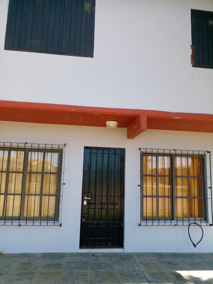 EN CONJUNTO!! CHALET MAS DEPARTAMENTOS CON PILETA