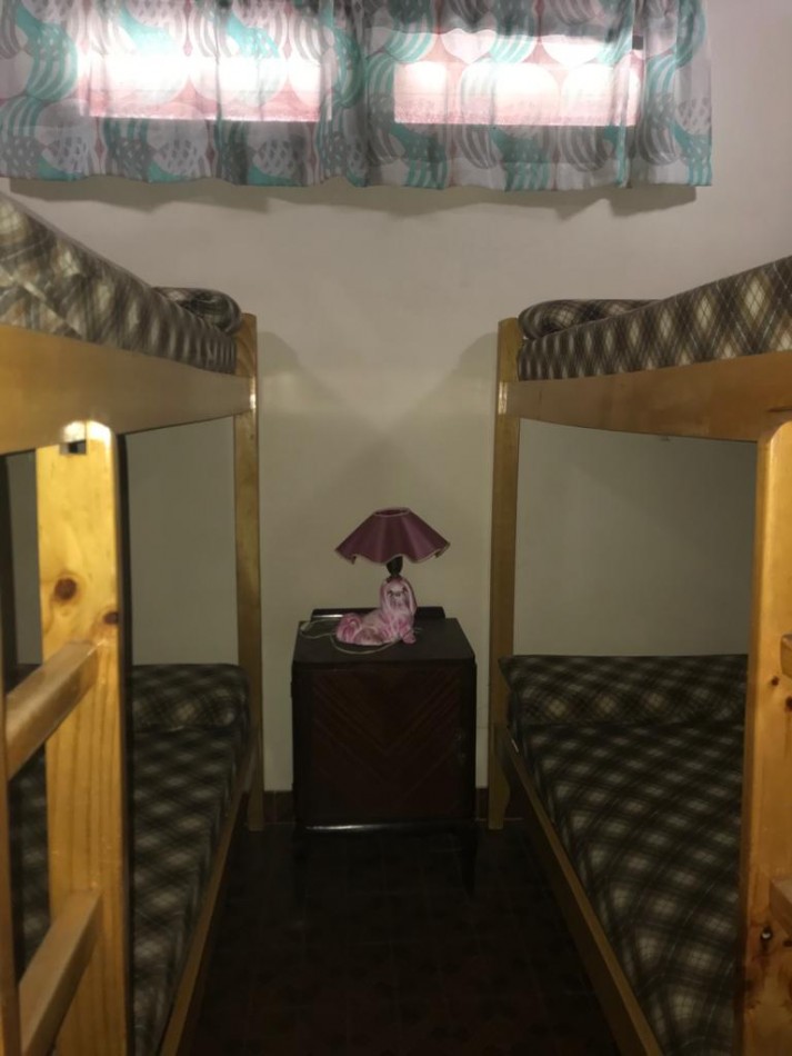 CHALET EN LOTE ESQUINA CON COCHERA Y PARQUE