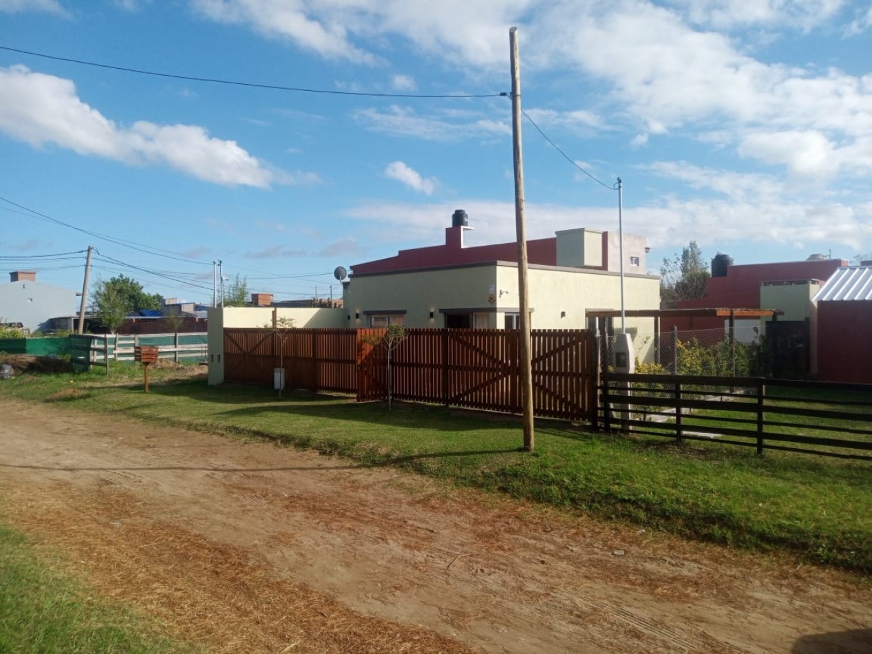 HERMOSA CASITA MUY LUMINOSA 