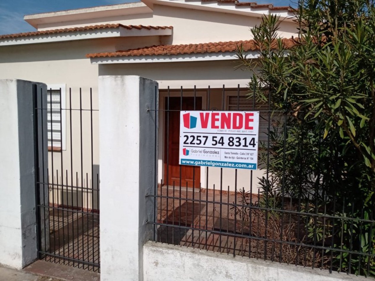 VENTA EN SANTA TERESITA, CASA 4 AMBIENTES CON PARQUE, 200M2 APROX.