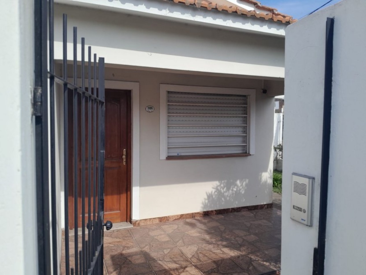 VENTA EN SANTA TERESITA, CASA 4 AMBIENTES CON PARQUE, 200M2 APROX.