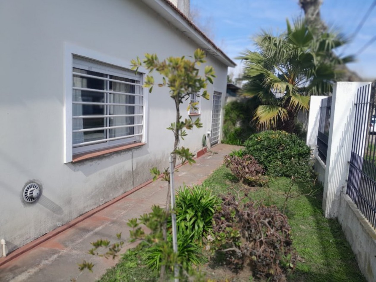 VENTA EN SANTA TERESITA, CASA 4 AMBIENTES CON PARQUE, 200M2 APROX.