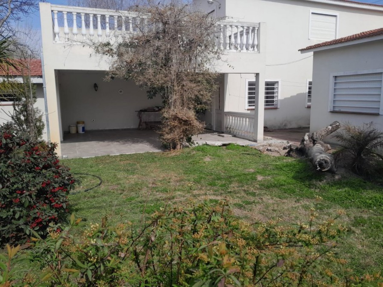 VENTA EN SANTA TERESITA, CASA 4 AMBIENTES CON PARQUE, 200M2 APROX.