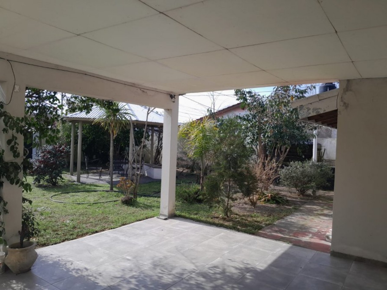VENTA EN SANTA TERESITA, CASA 4 AMBIENTES CON PARQUE, 200M2 APROX.