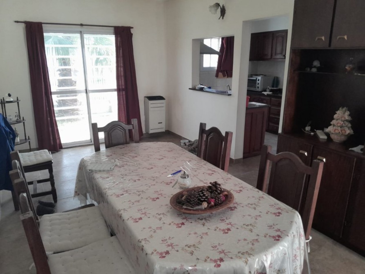 VENTA EN SANTA TERESITA, CASA 4 AMBIENTES CON PARQUE, 200M2 APROX.