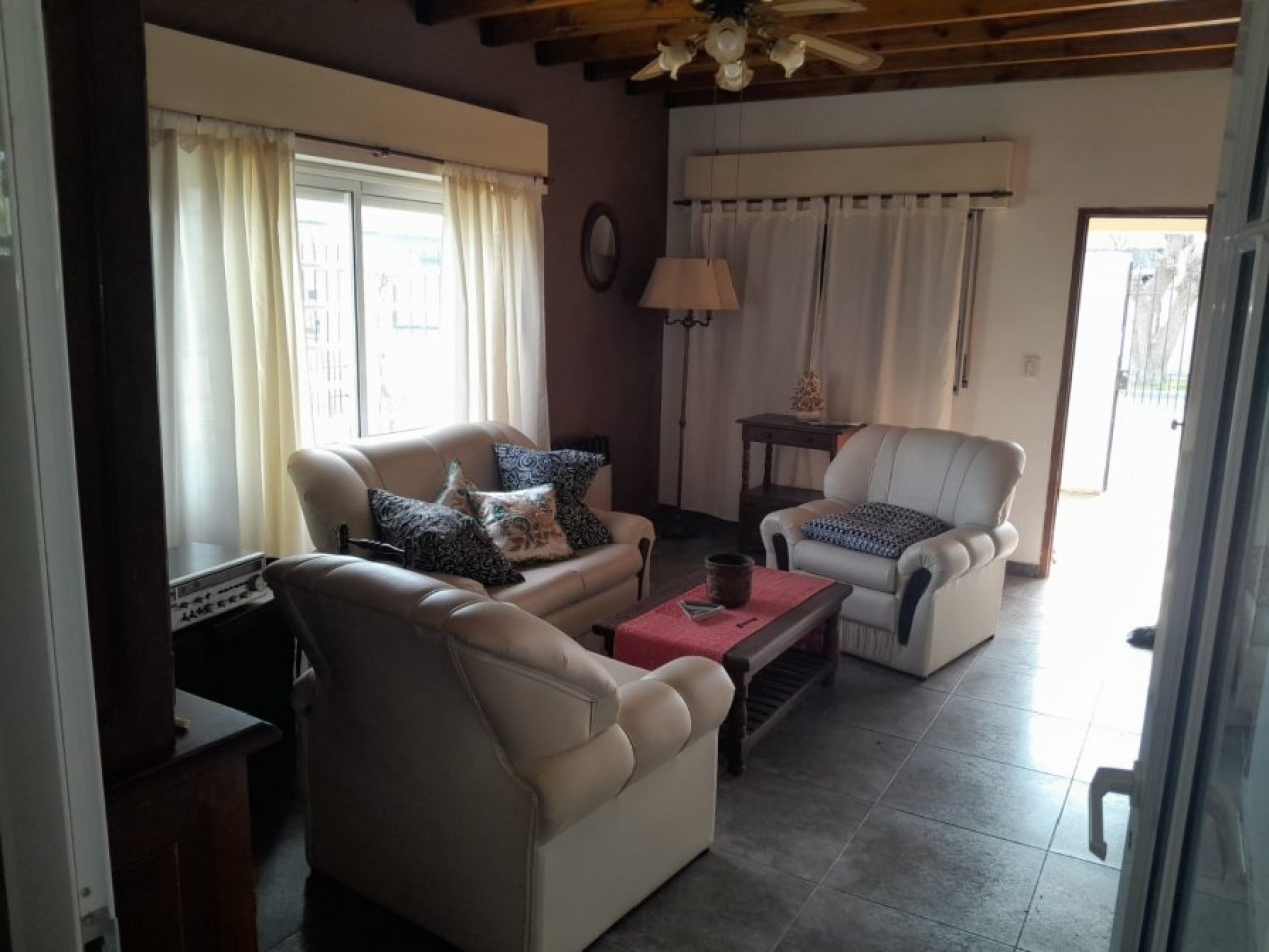 VENTA EN SANTA TERESITA, CASA 4 AMBIENTES CON PARQUE, 200M2 APROX.