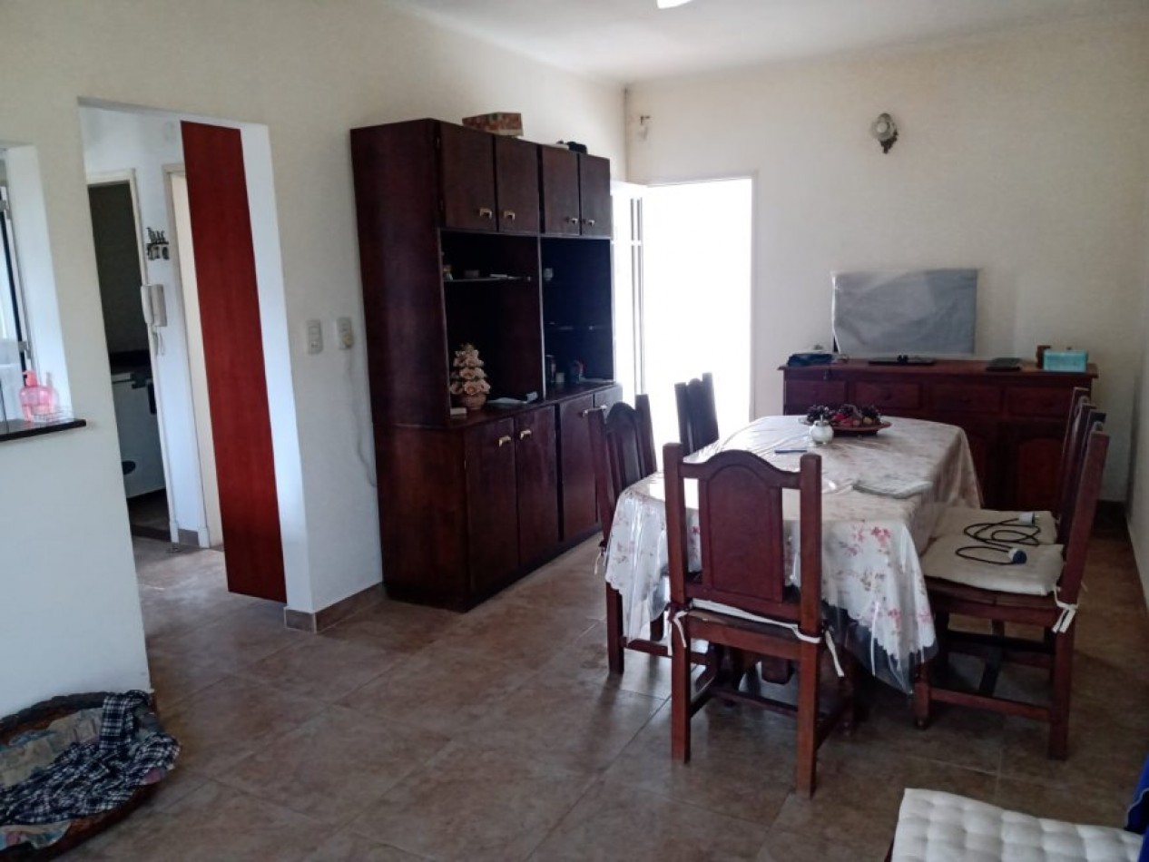 VENTA EN SANTA TERESITA, CASA 4 AMBIENTES CON PARQUE, 200M2 APROX.