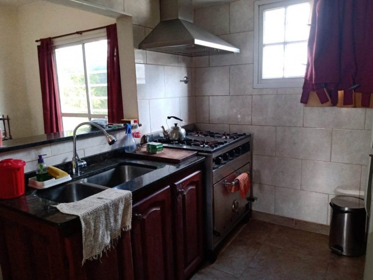 VENTA EN SANTA TERESITA, CASA 4 AMBIENTES CON PARQUE, 200M2 APROX.