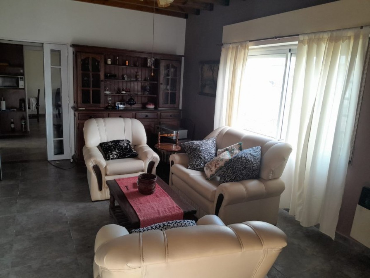 VENTA EN SANTA TERESITA, CASA 4 AMBIENTES CON PARQUE, 200M2 APROX.