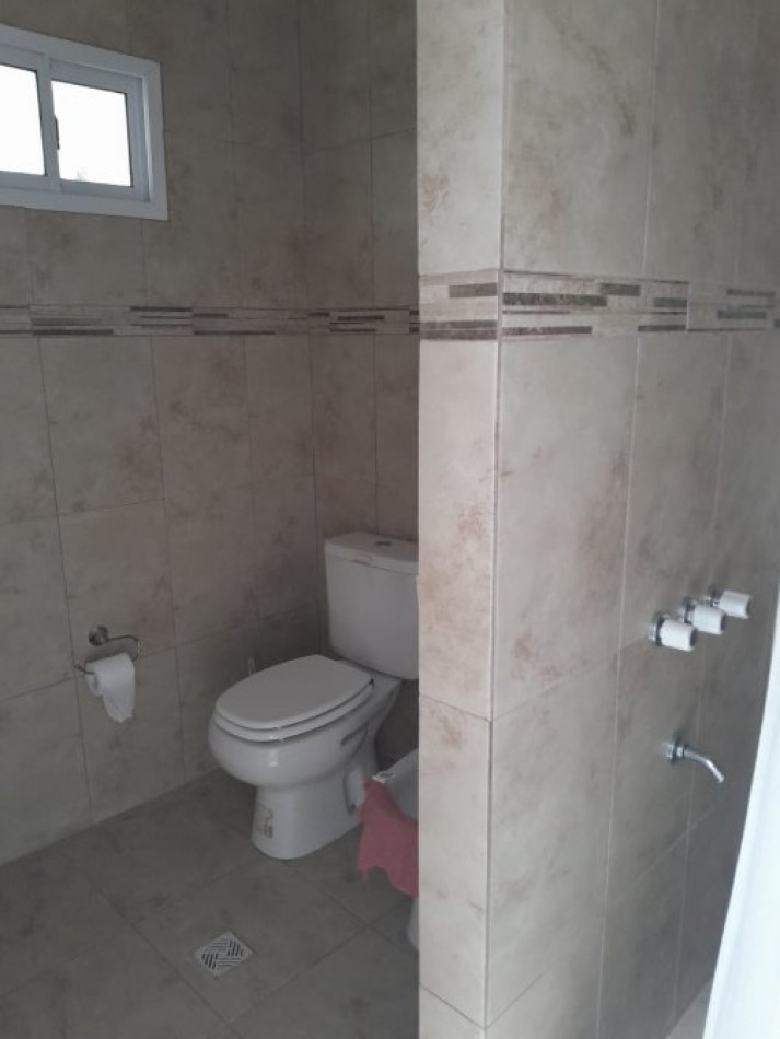 VENTA EN SANTA TERESITA, CASA 4 AMBIENTES CON PARQUE, 200M2 APROX.