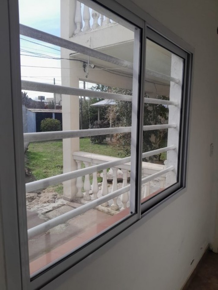 VENTA EN SANTA TERESITA, CASA 4 AMBIENTES CON PARQUE, 200M2 APROX.