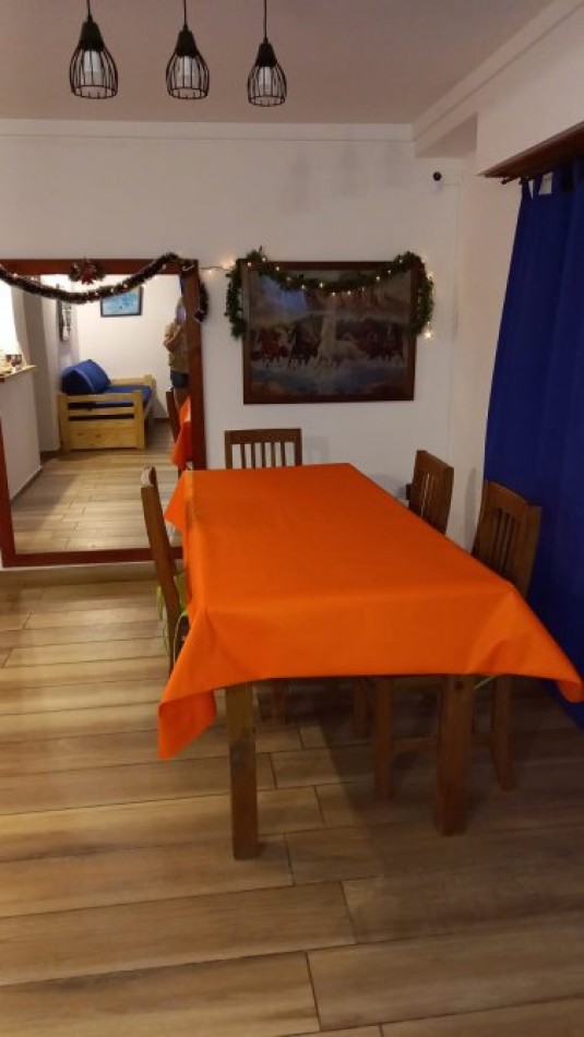 VENTA EN SANTA TERESITA CASA DE 4 AMBIENTES , EXCELENTE UBICACION, GAS NATURAL Y COCHERA