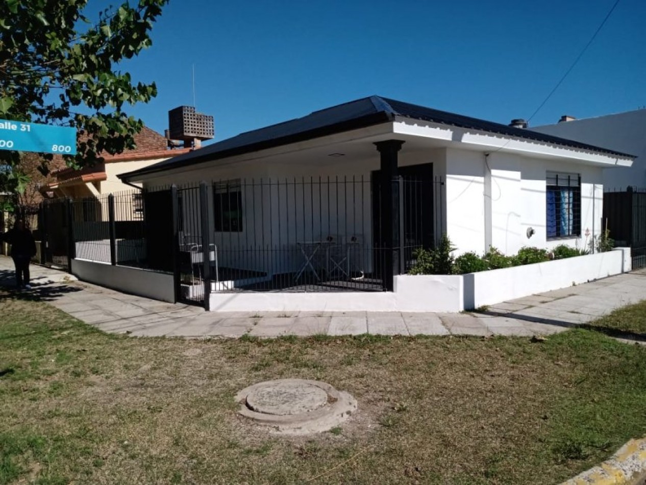 VENTA EN SANTA TERESITA CASA DE 4 AMBIENTES , EXCELENTE UBICACION, GAS NATURAL Y COCHERA