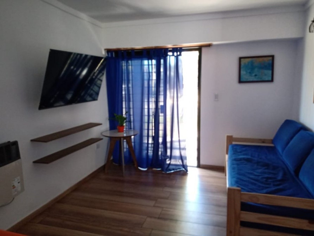 VENTA EN SANTA TERESITA CASA DE 4 AMBIENTES , EXCELENTE UBICACION, GAS NATURAL Y COCHERA