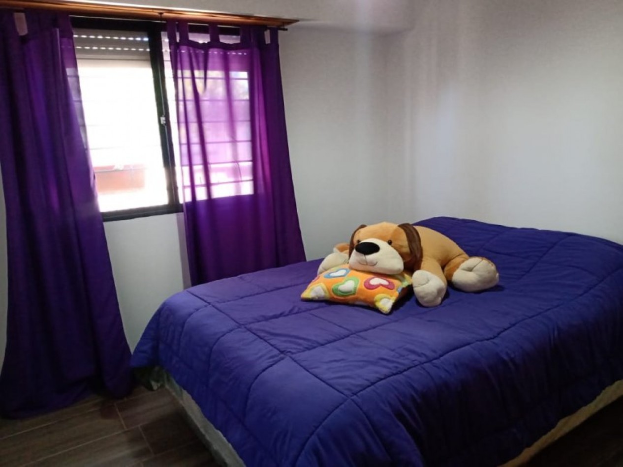 VENTA EN SANTA TERESITA CASA DE 4 AMBIENTES , EXCELENTE UBICACION, GAS NATURAL Y COCHERA