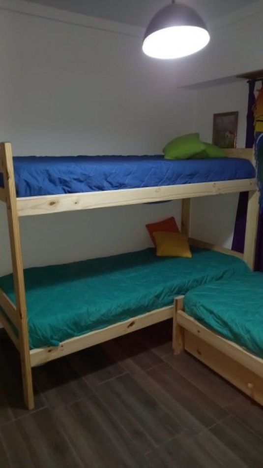 VENTA EN SANTA TERESITA CASA DE 4 AMBIENTES , EXCELENTE UBICACION, GAS NATURAL Y COCHERA