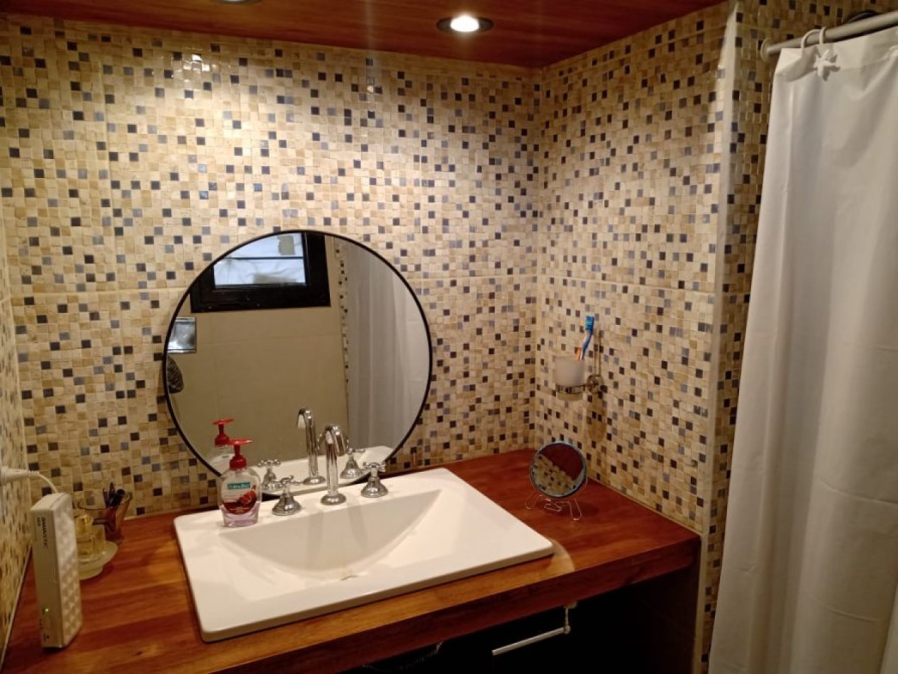 VENTA EN SANTA TERESITA CASA DE 4 AMBIENTES , EXCELENTE UBICACION, GAS NATURAL Y COCHERA