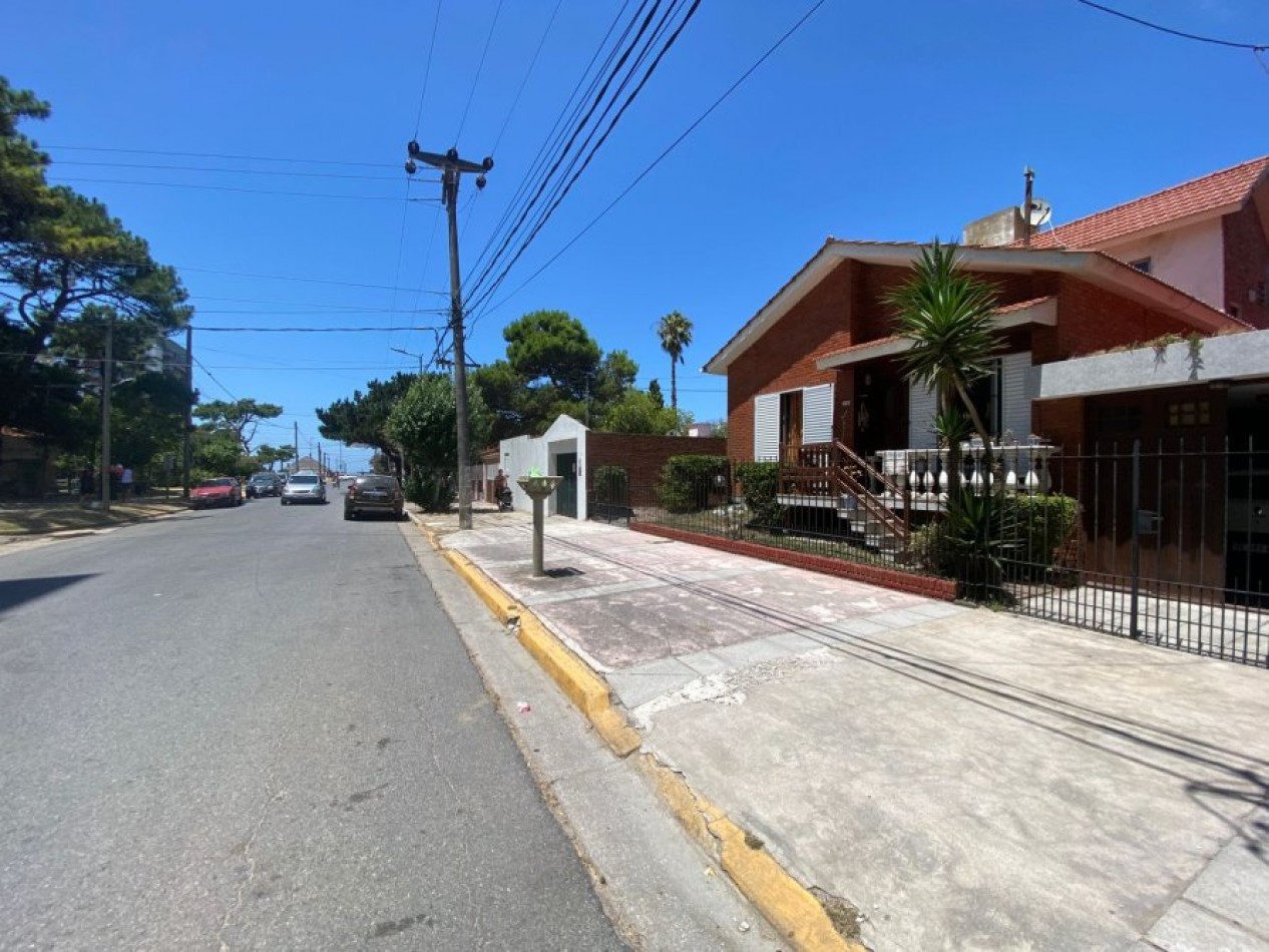 VENDO CASA EN SANTA TERESITA A METROS DEL MAR, 200M2 + SUBSUELO, OPORTUNIDAD!