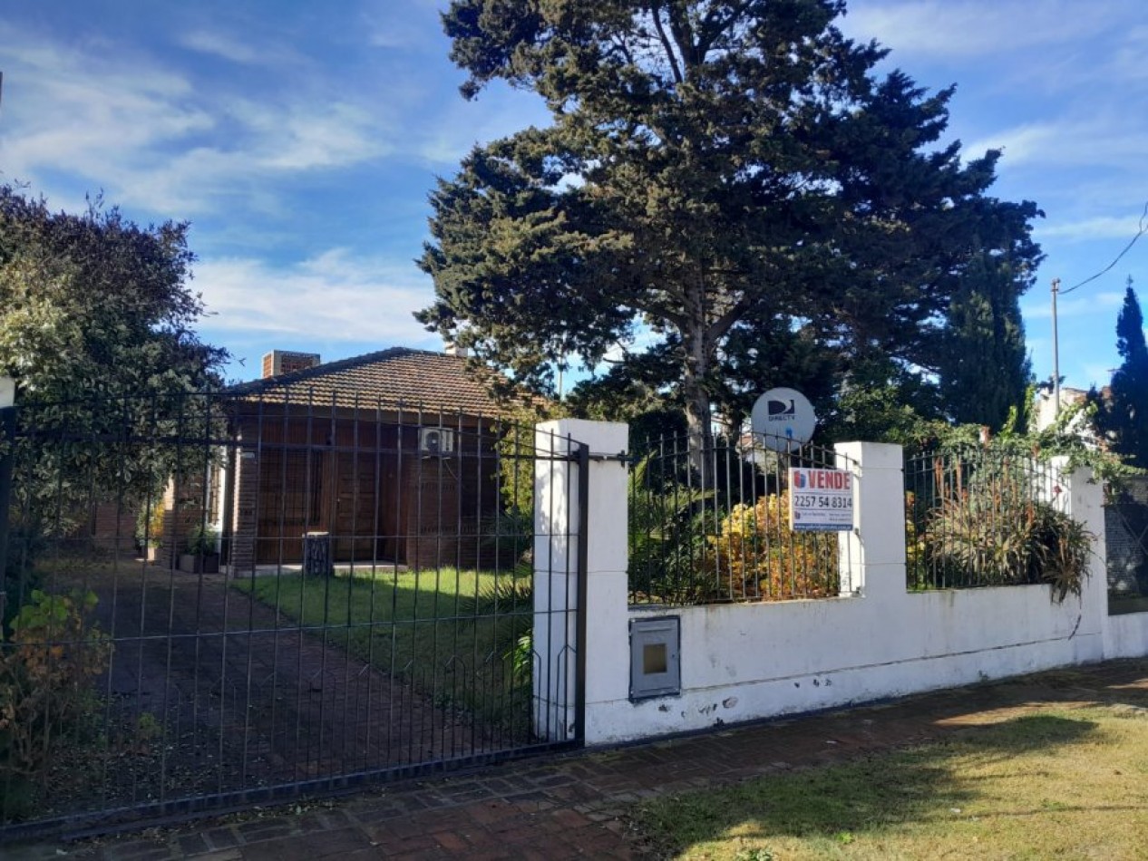 Venta Chalet en La Costa, 3 Ambientes con Garaje y Quincho