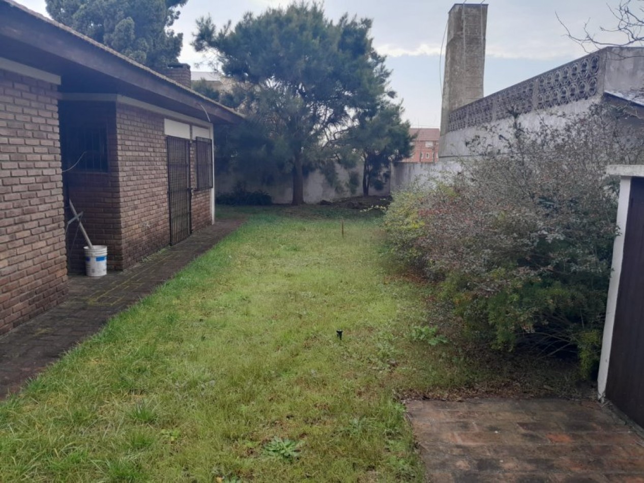 Venta Chalet en La Costa, 3 Ambientes con Garaje y Quincho