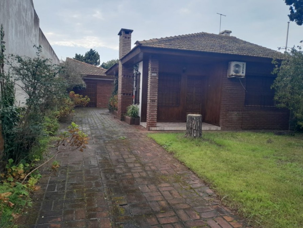 Venta Chalet en La Costa, 3 Ambientes con Garaje y Quincho