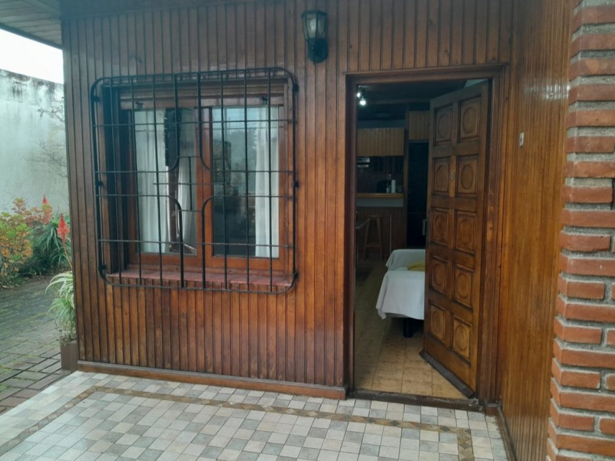 Venta Chalet en La Costa, 3 Ambientes con Garaje y Quincho