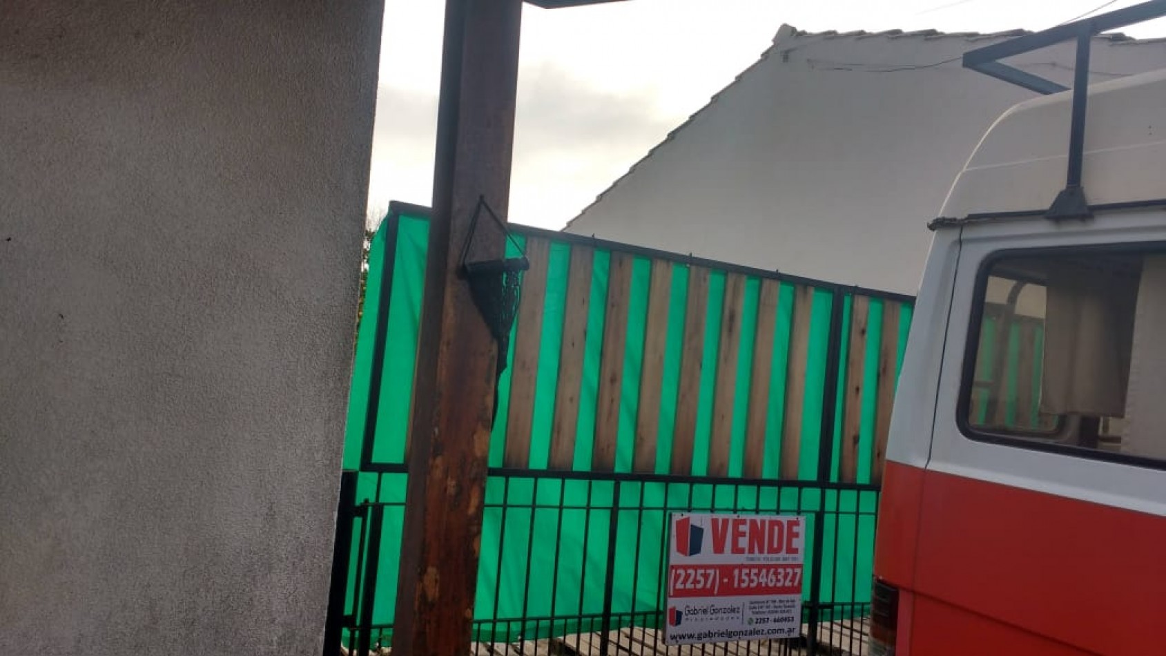 CHALET CON HERMOSO FONDO CON GAS NATURAL