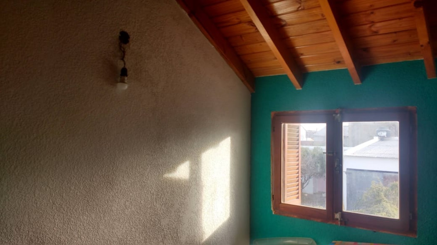 CHALET CON HERMOSO FONDO CON GAS NATURAL