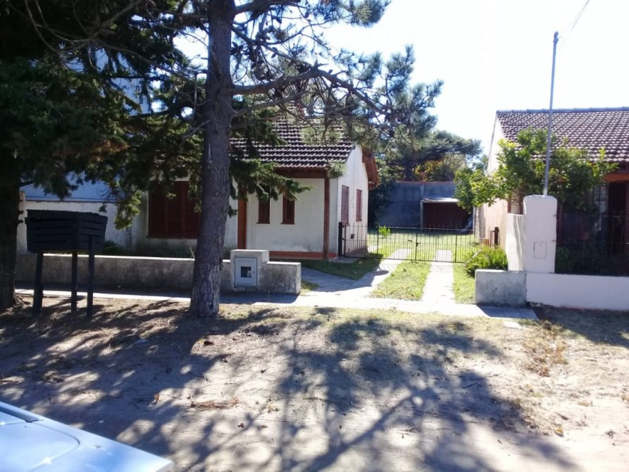 CHALET CON HERMOSO FONDO CON GAS NATURAL