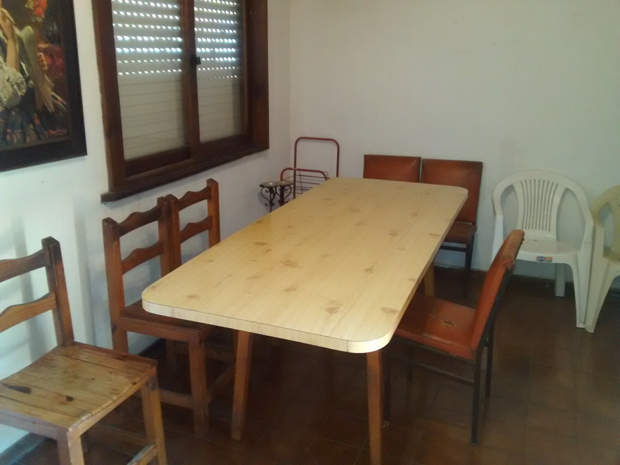 CASA CON PATIO Y ESTACIONAMIENTO