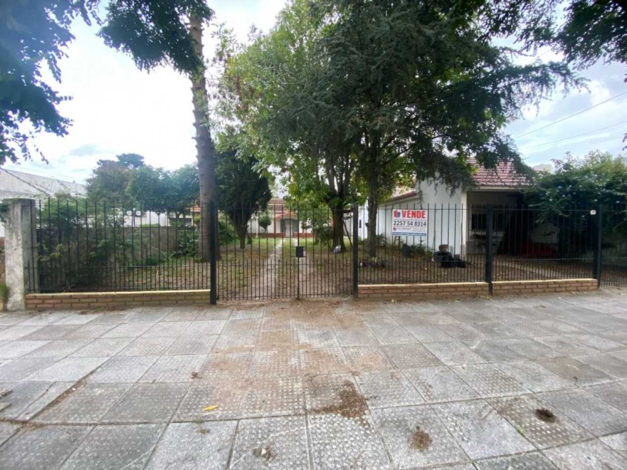 VENDO EN LA COSTA COMODA CASA 3AMB MAS DEPTO 2 AMB EN BLOCK. OPORTUNIDAD