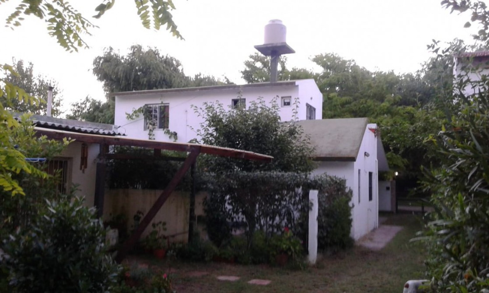 CASA + DEPTO EN VENTA EN MAR DEL TUYU SOBRE LOTE 12X50