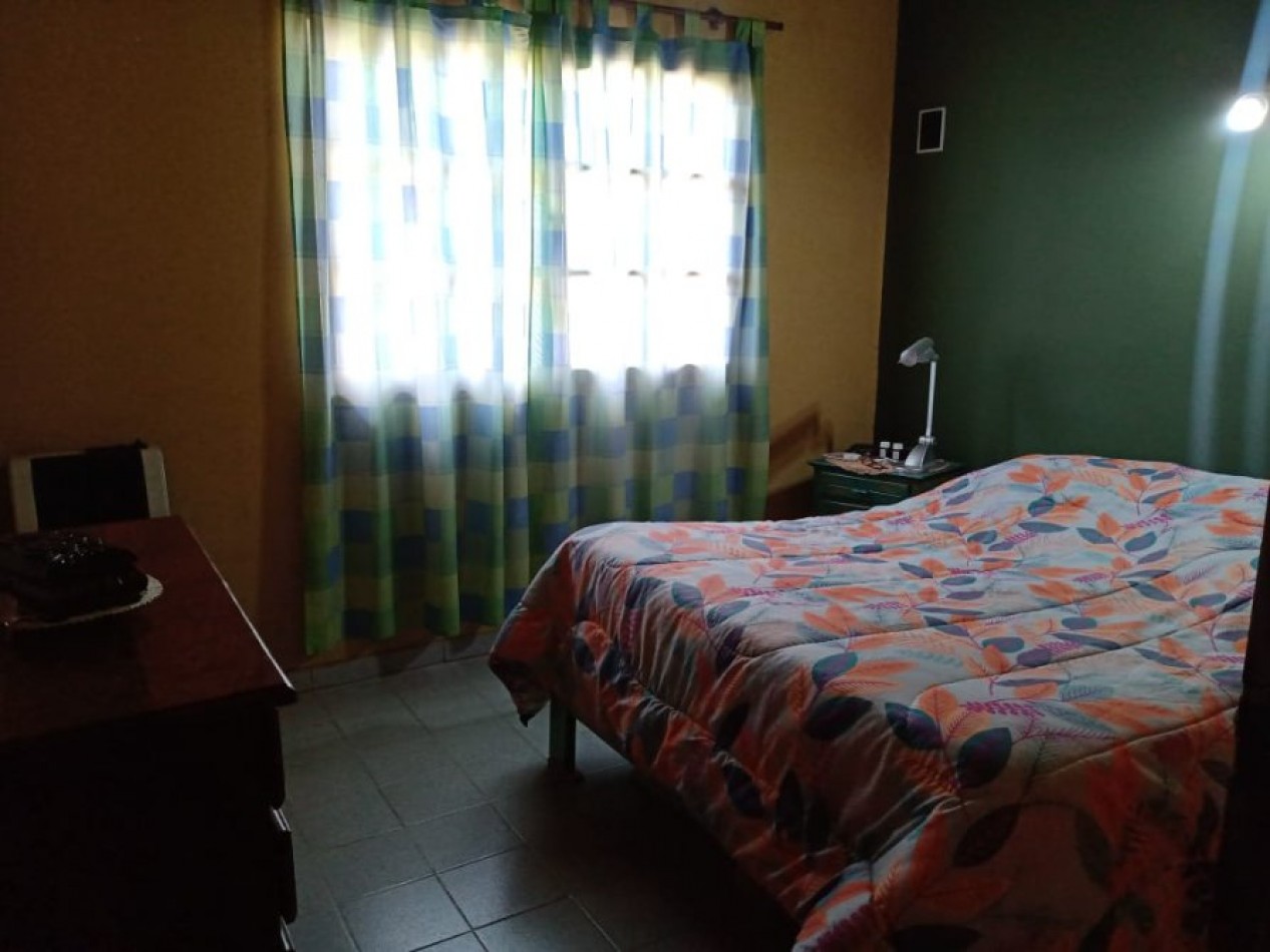 VENDO EN LA COSTA CASA 3 AMB. CON PARQUE Y GAS NATURAL, EXCELENTE UBICACION