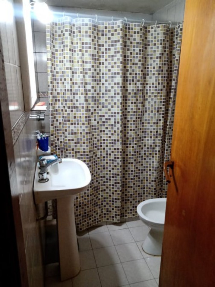 VENDO EN LA COSTA CASA 3 AMB. CON PARQUE Y GAS NATURAL, EXCELENTE UBICACION