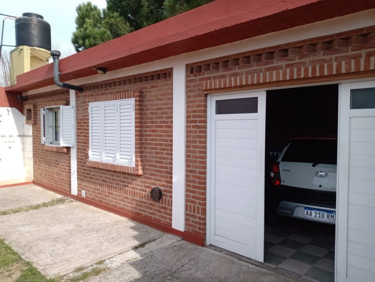 VENDO EN LA COSTA CASA 3 AMB. CON PARQUE Y GAS NATURAL, EXCELENTE UBICACION