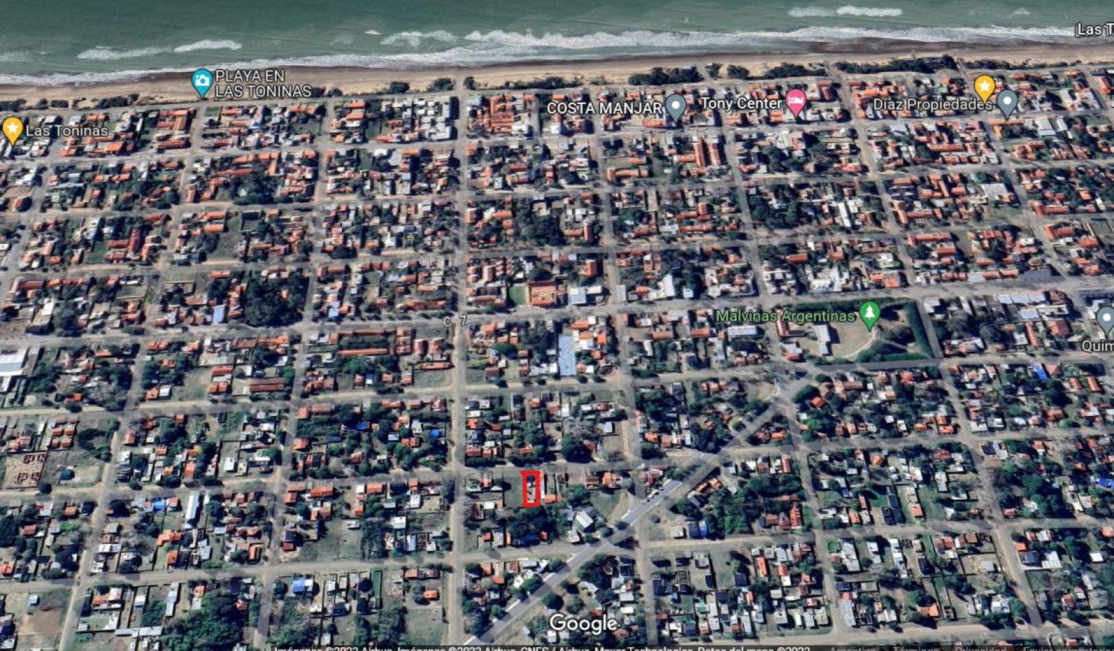 VENDO EN LA COSTA CASA 3 AMB. CON PARQUE Y GAS NATURAL, EXCELENTE UBICACION