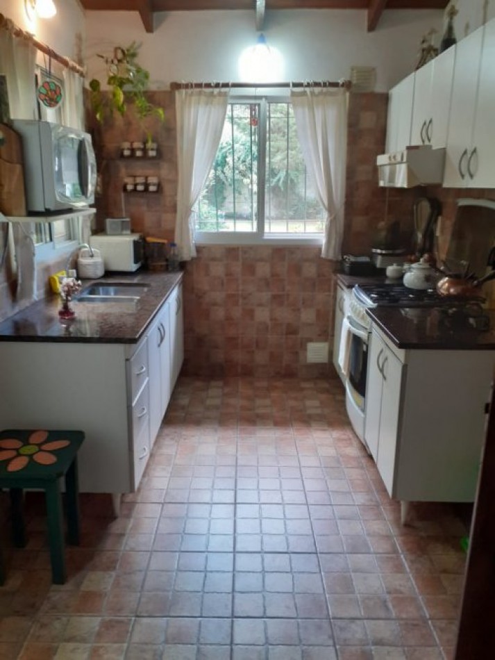 VENDO CASA DE 5 AMBIENTES, EN LA COSTA TODOS LOS SERVICIOS