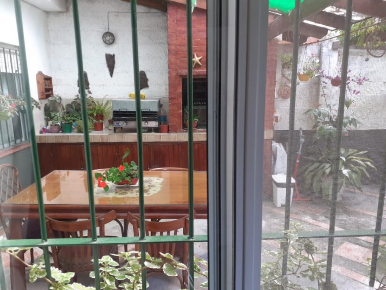 VENDO CASA DE 5 AMBIENTES, EN LA COSTA TODOS LOS SERVICIOS