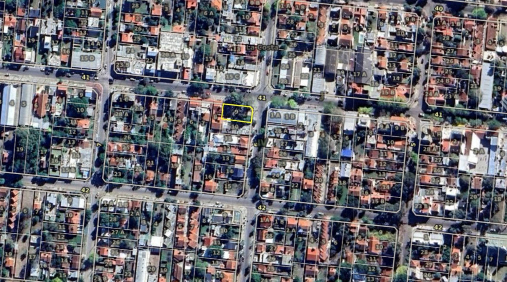 VENTA EN LA COSTA, REGIO LOTE EN ESQUINA SOBRE AV. PRINCIPAL, CERCA DEL MAR