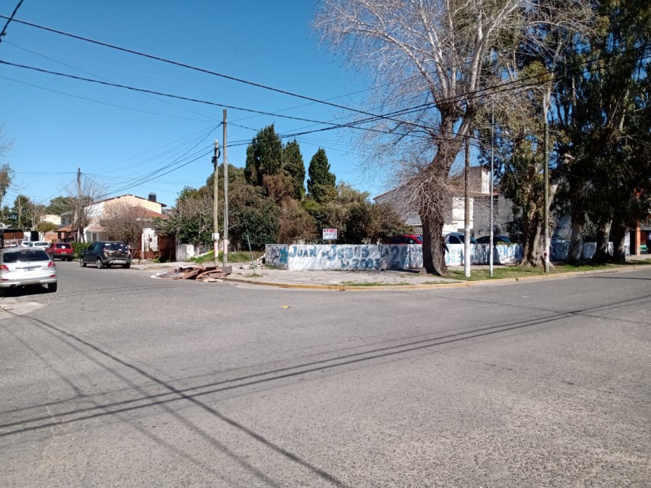 VENTA EN LA COSTA, REGIO LOTE EN ESQUINA SOBRE AV. PRINCIPAL, CERCA DEL MAR