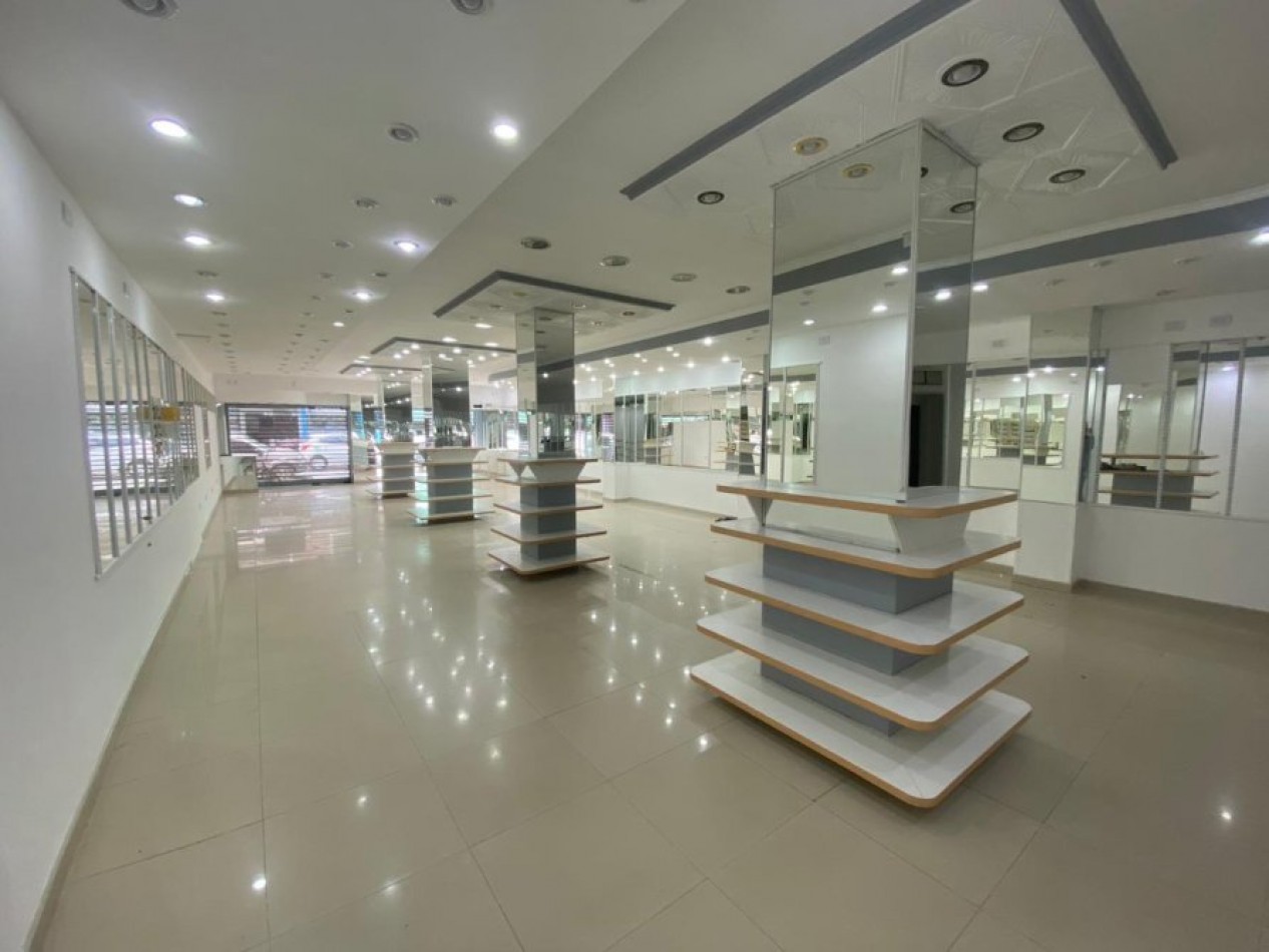 IMPORTANTE LOCAL INMEJORABLE UBICACION SOBRE PEATONAL, ALTA RENTA OPORTUNIDAD