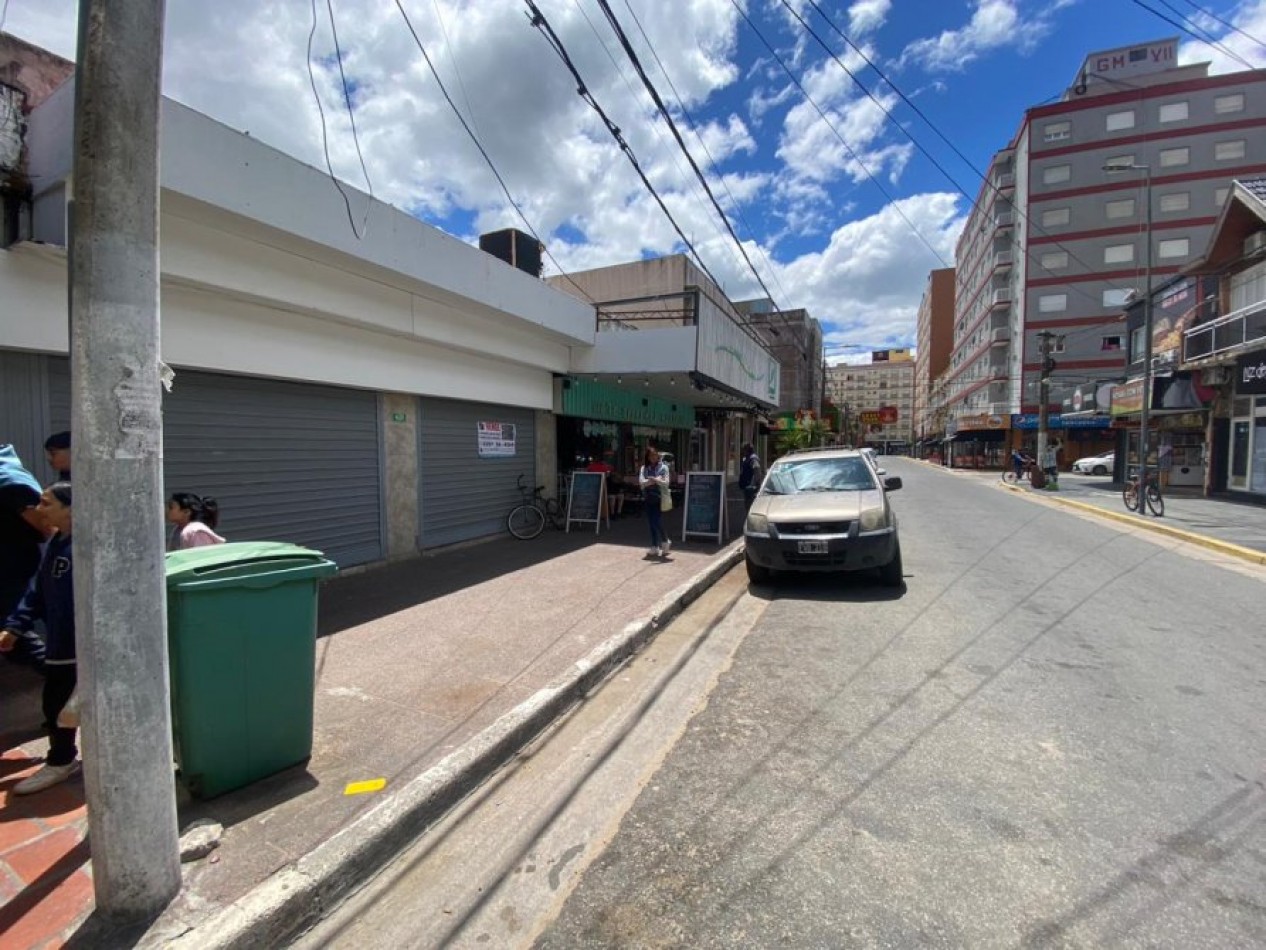 IMPORTANTE LOCAL INMEJORABLE UBICACION SOBRE PEATONAL, ALTA RENTA OPORTUNIDAD