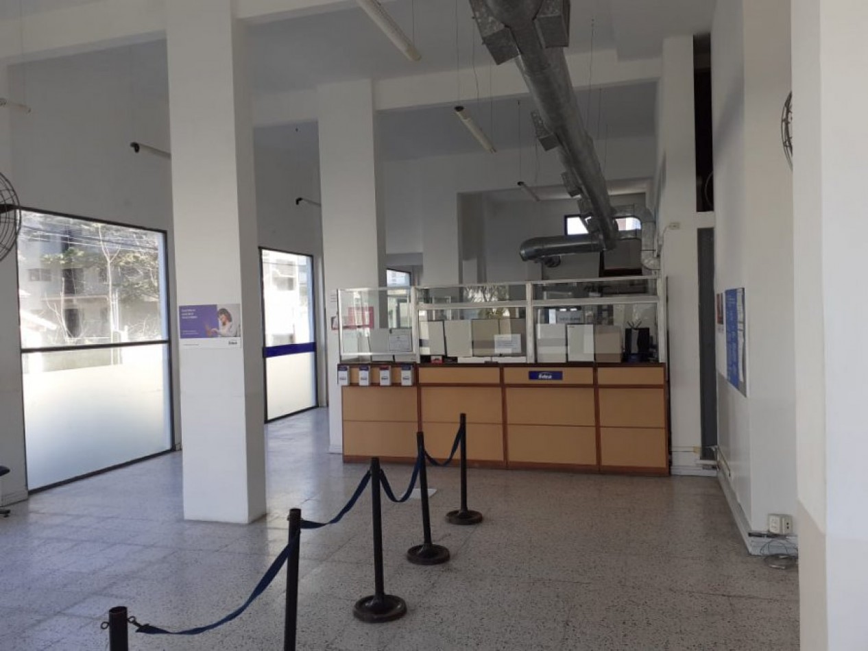 VENTA EN SANTA TERESITA IMPORTANTE LOCAL DOBLE ALTURA EN ESQUINA, ALTA RENTA